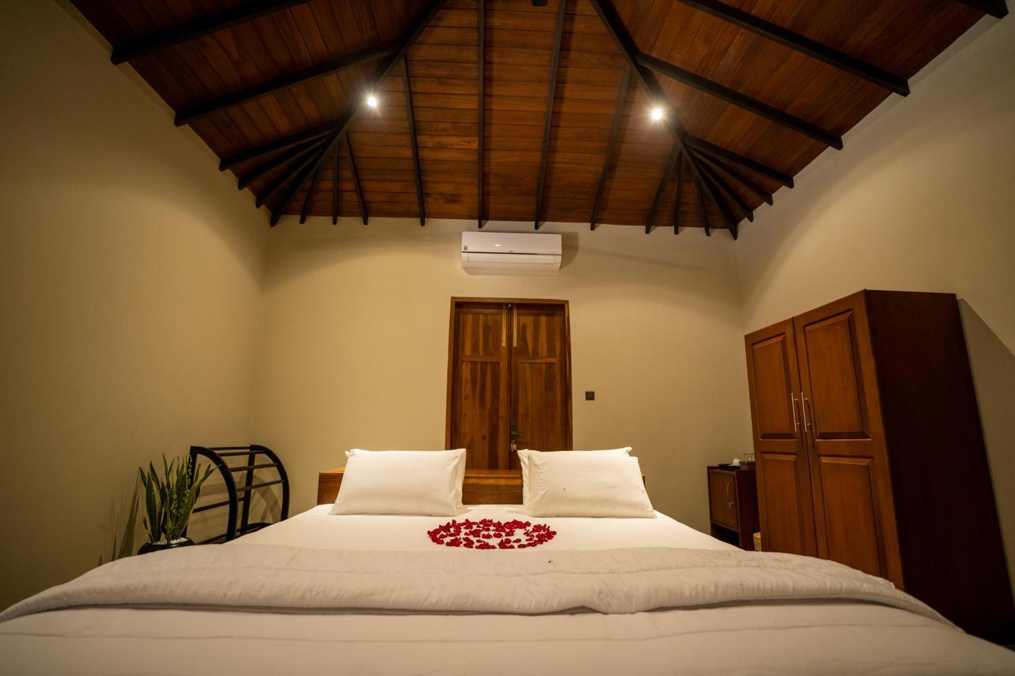 Omkara Rekawa Hotel Tangalle Exterior foto